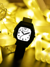 Fantasy World Unisex Analog Wrist Watch for School-Going Boys & Girls FW24-2139-BK