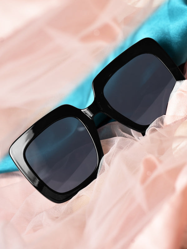 Celebrity Black Polycarbonate Frame With Black UV Protected Lens Oversized Sunglasses for Women_6921-BK