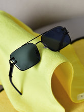Celebrity Black Polycarbonate Frame With Black UV Protected Lens Browline Sunglasses for Unisex_2317-BK